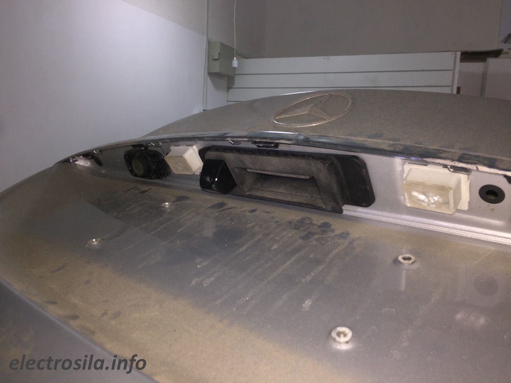 камера заднего вида на Mercedes W205