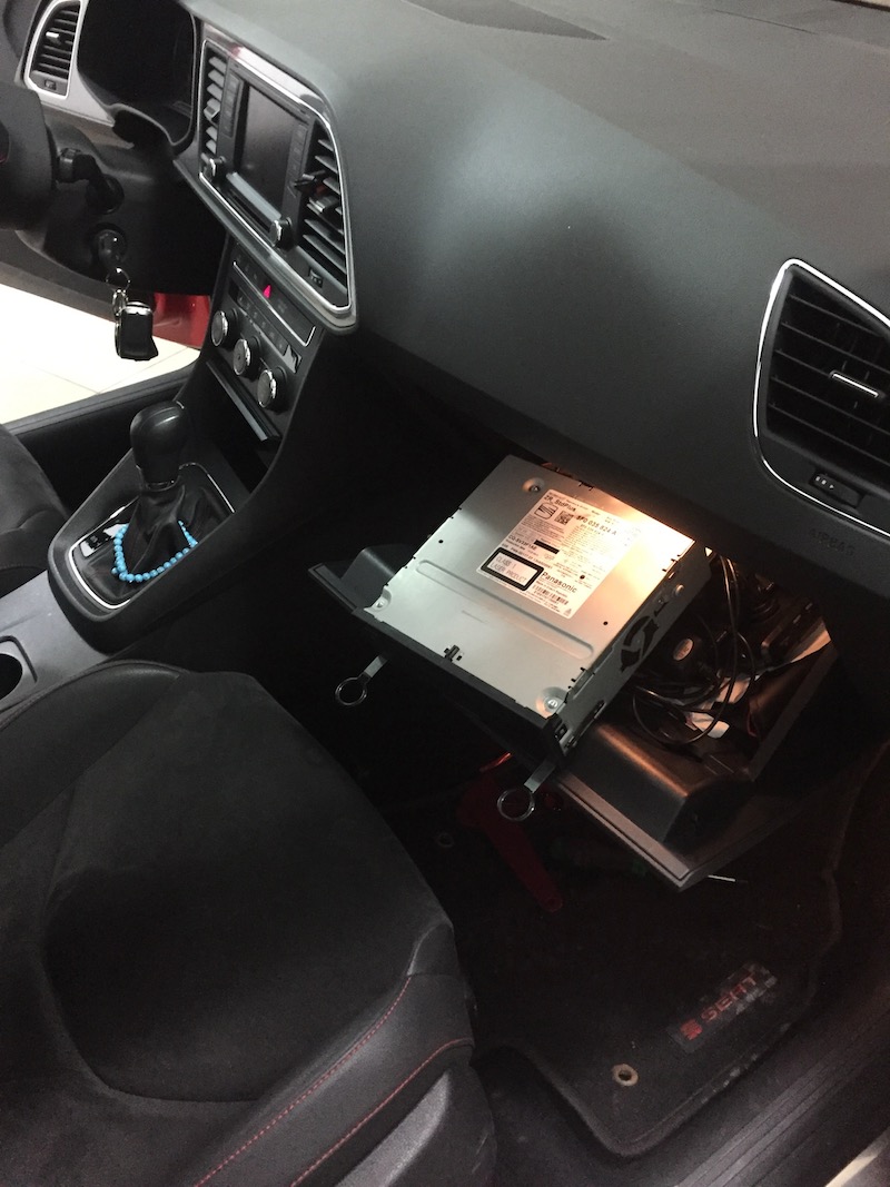 Подключение сабвуфера к штатной магнитоле Seat Киев
