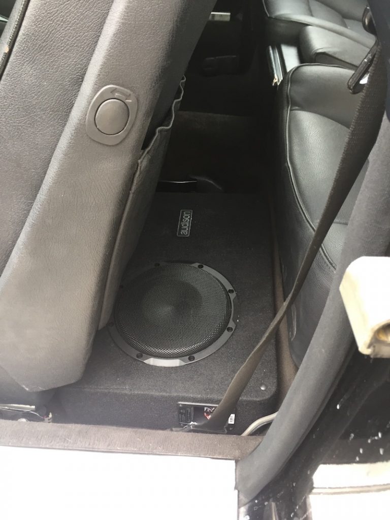 Сабвуфер Audison APBX 8 DS в Mercedes SEC-Class W126