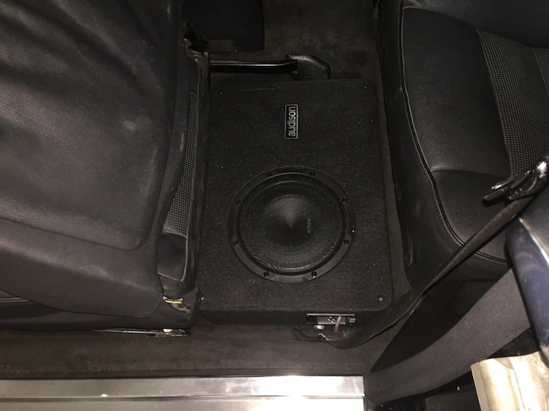Сабвуфер Audison APBX 8 DS в Mercedes SEC-Class W126