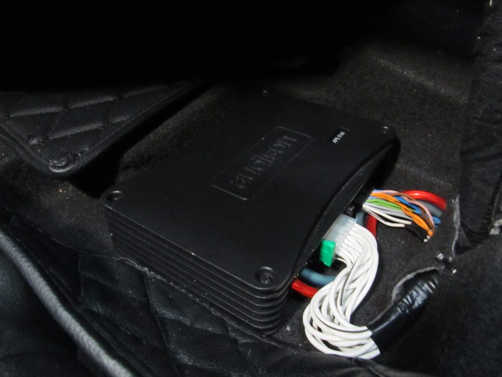 автозвук в киеве - установка усилителя Audison в Kia Sorento