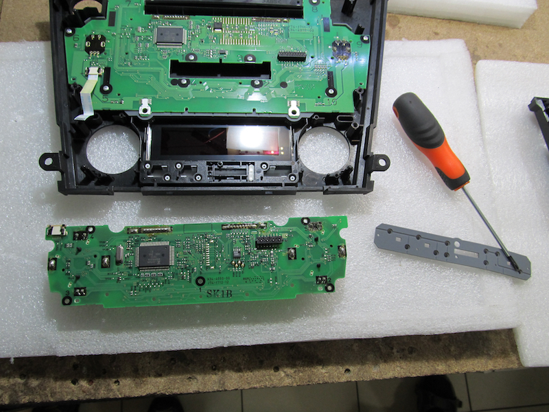 Subaru Outback replacement of the standard radio with Pioneer