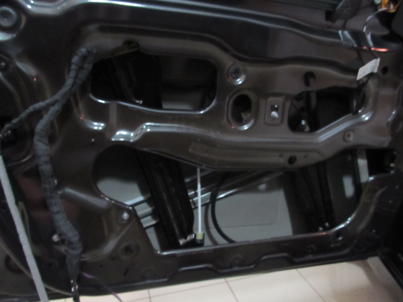 віброізоляція дверей BMW F10