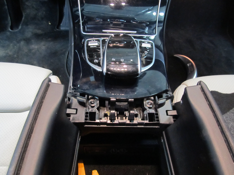 камера заднього виду на штатний монітор mercedes з-class command ntg 5.0