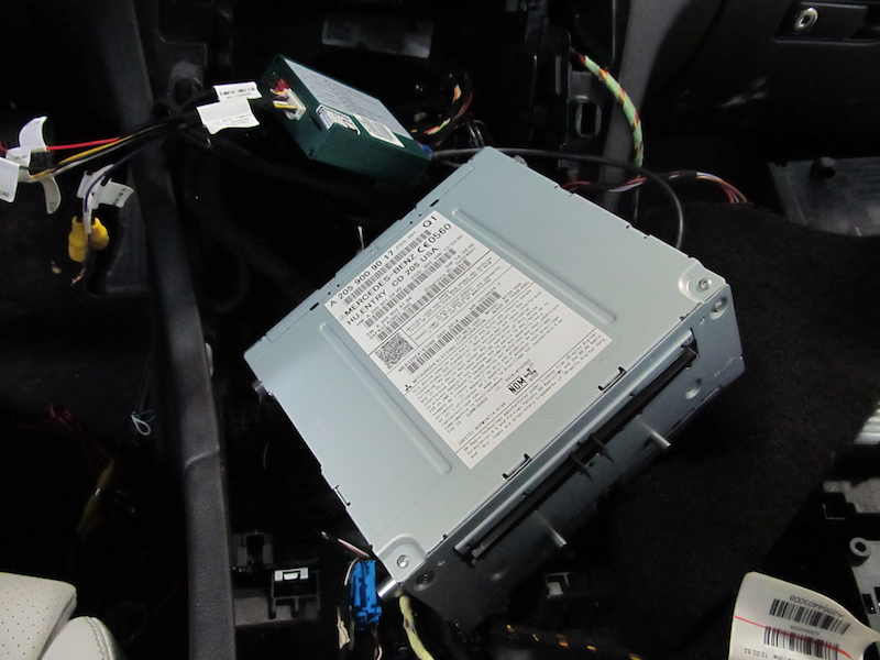 камера заднього виду на штатний монітор mercedes з-class command ntg 5.0