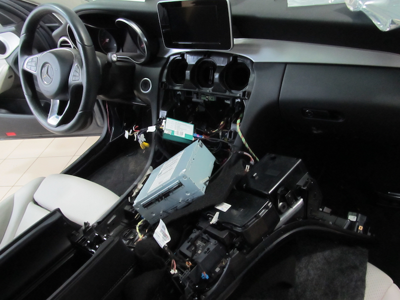 камера заднього виду на штатний монітор mercedes з-class command ntg 5.0