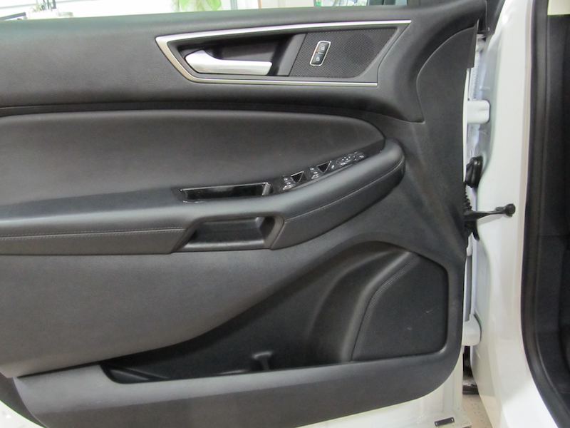 динаміки Hertz у штатні місця у двері Ford Edge