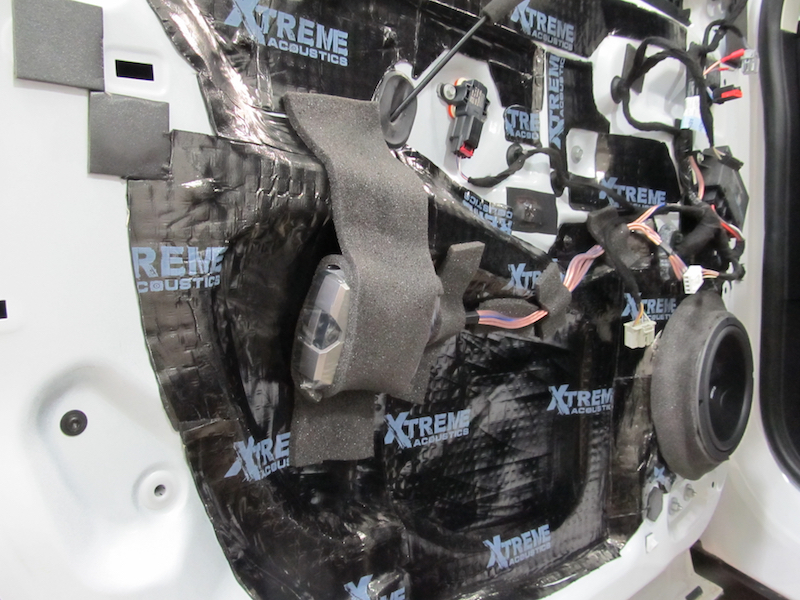 динаміки Hertz у штатні місця у двері Ford Edge