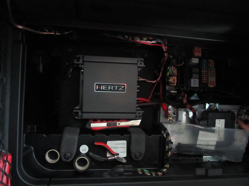 усилитель Hertz в Porsche Panamera