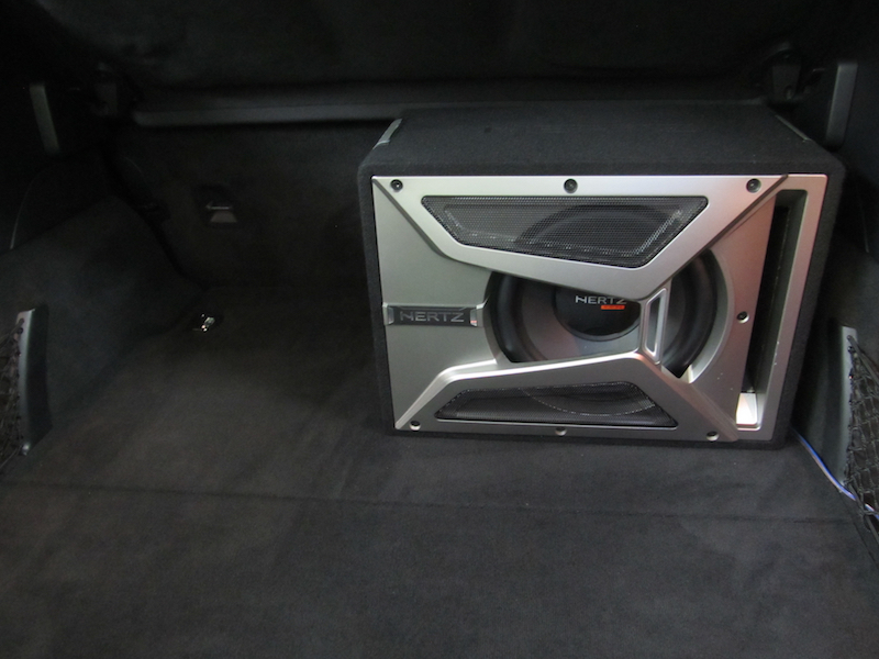 сабвуфер в Porsche Panamera