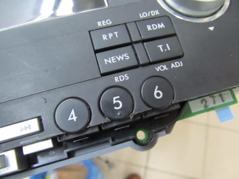 Subaru Outback stock radio replacement